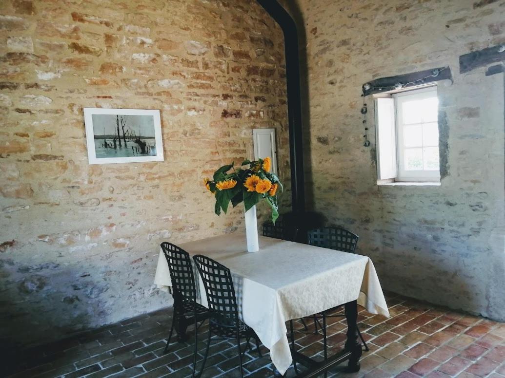 Une Maison De Campagne En Bourgogne Du Sud Tournus Bagian luar foto